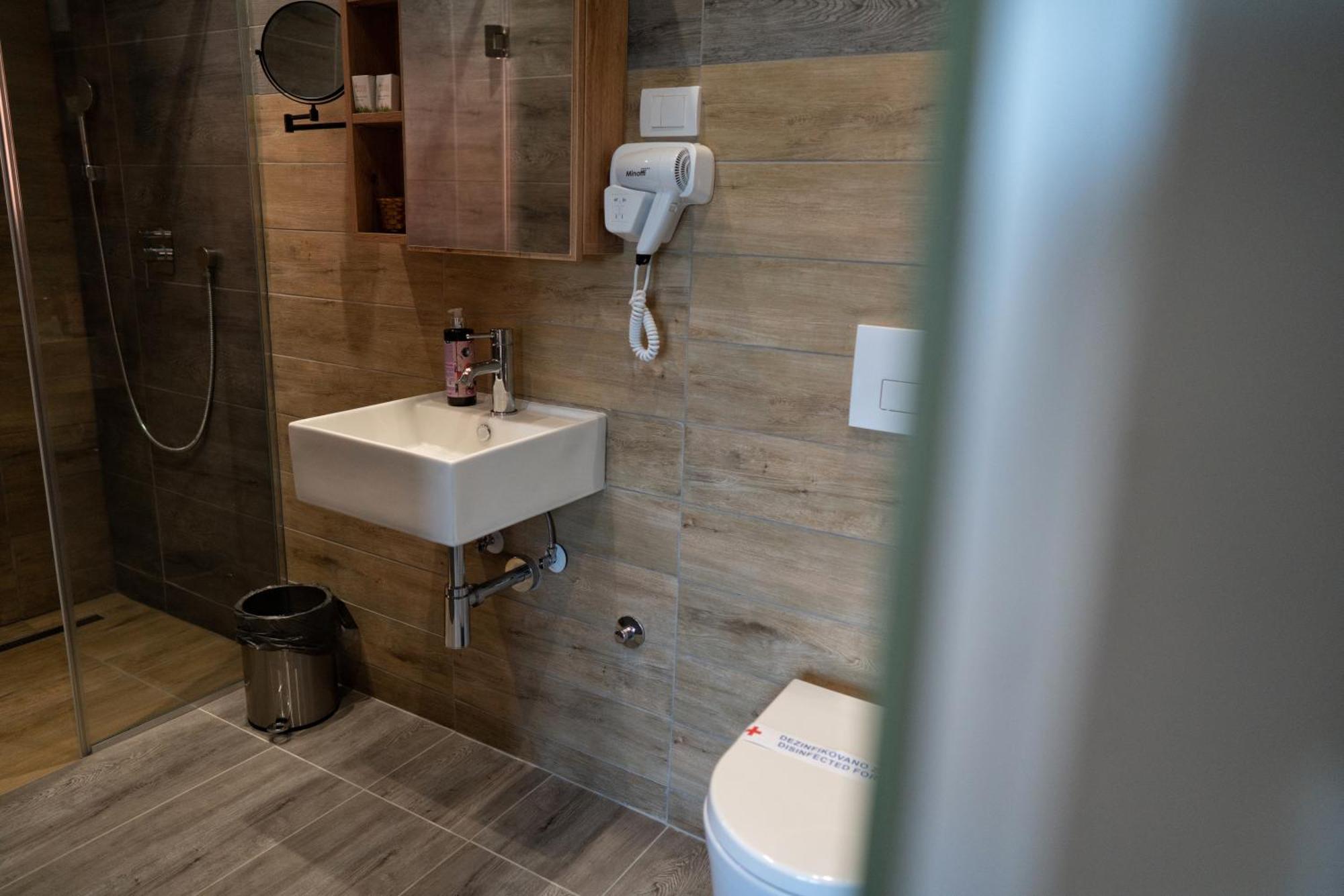 Hotel La Roue Vrsac Zewnętrze zdjęcie