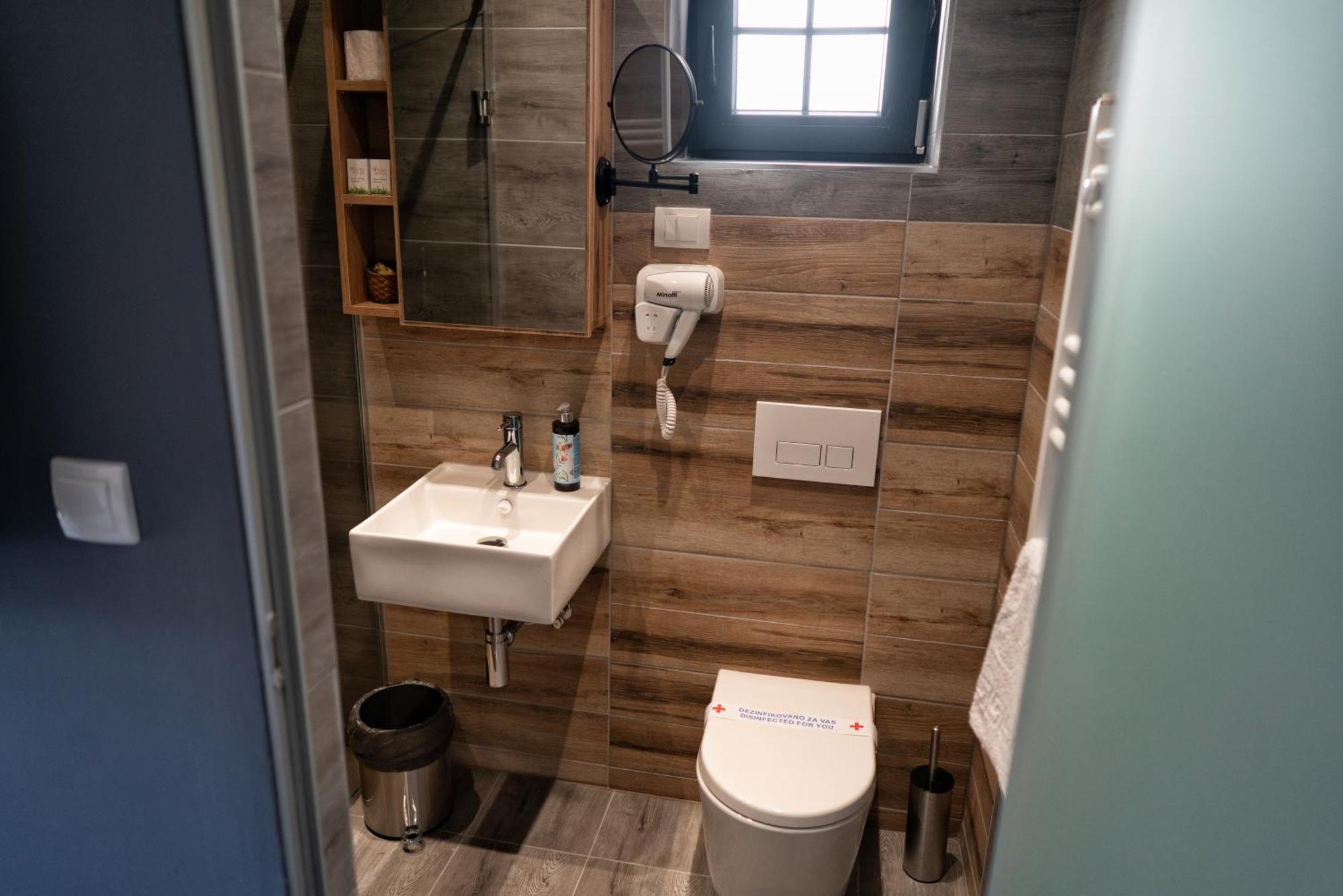 Hotel La Roue Vrsac Zewnętrze zdjęcie